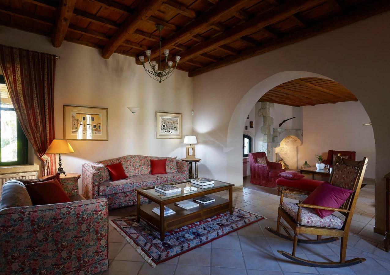 Castello Villa Daphnes - Private Pool & Whirlpool Dhafnes 外观 照片